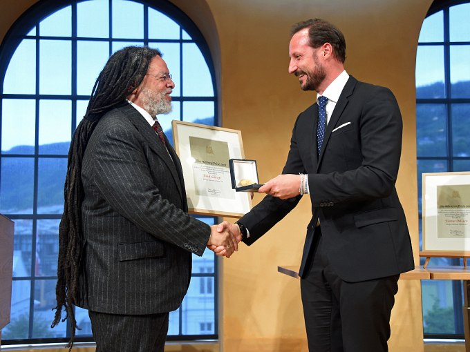 Crown Prince Haakon presented the Holberg Prize 2019 to Professor Paul Gilroy. Photo: Sven Gj. Gjeruldsen, The Royal Court